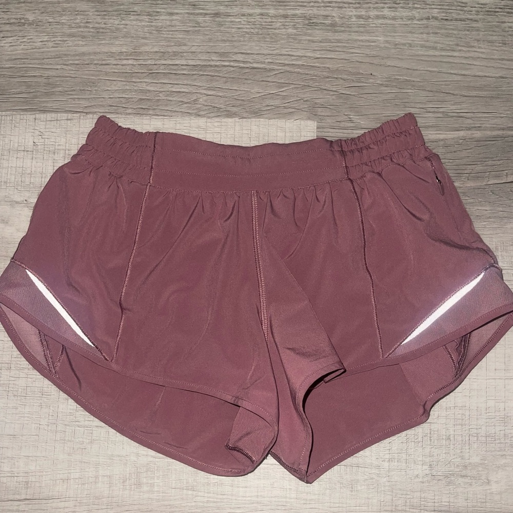 Lululemon 2.5” Hotty Hot shorts